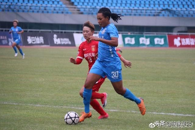 米尔顿凯恩斯以4-1战胜克劳利，赫伯恩-墨菲罚入点球，坎贝尔佳作